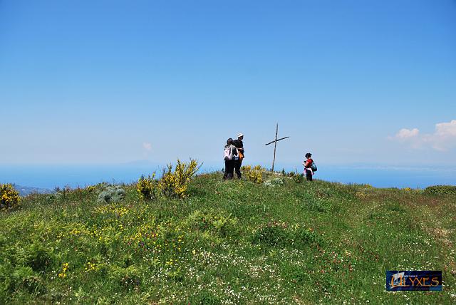 alla croce di legno.JPG